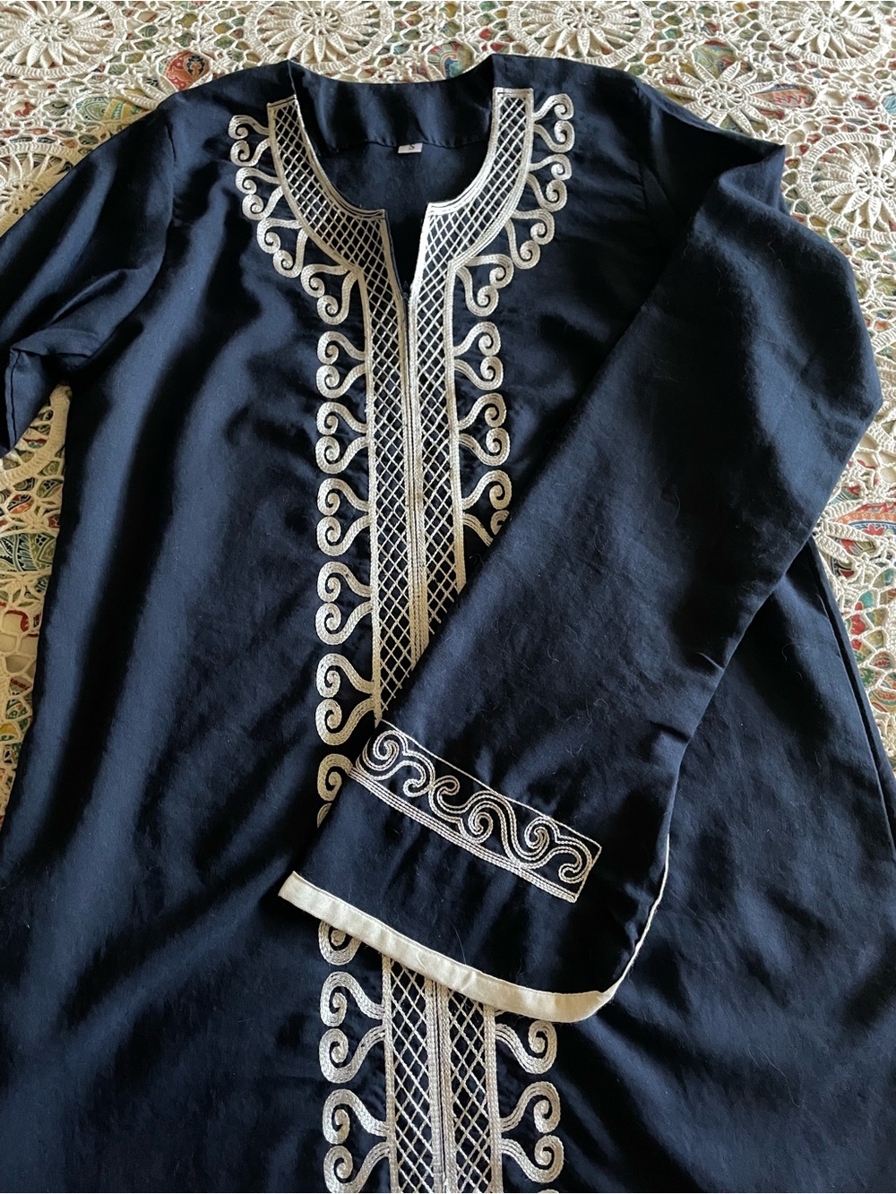 Embroidered caftan - Picture 15 of 15